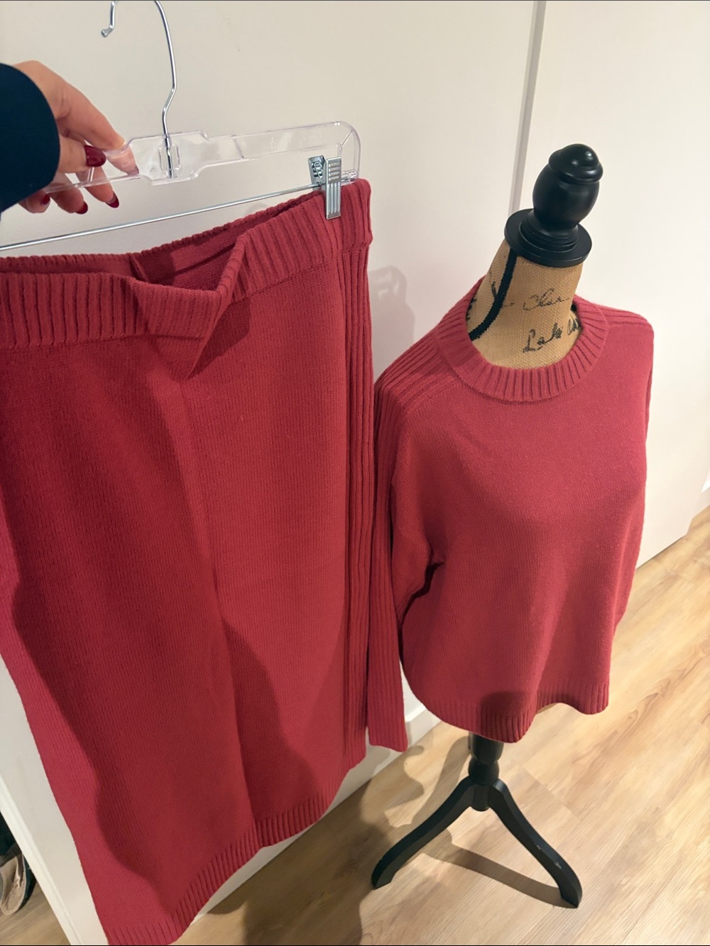 Ann Taylor Two-Piece Skirt and matching sweater Set in Rose purple